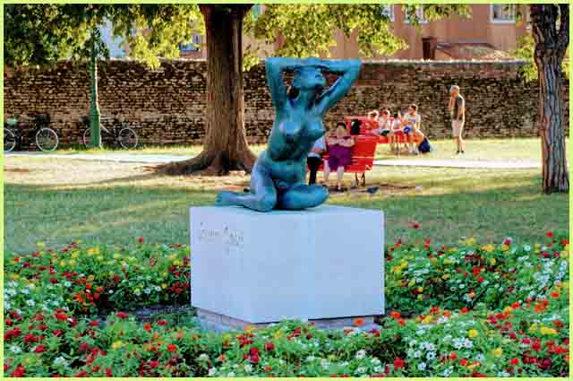 Esculturas de Burano en Via Marcello