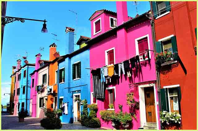 Fachadas de colores intensos en Burano