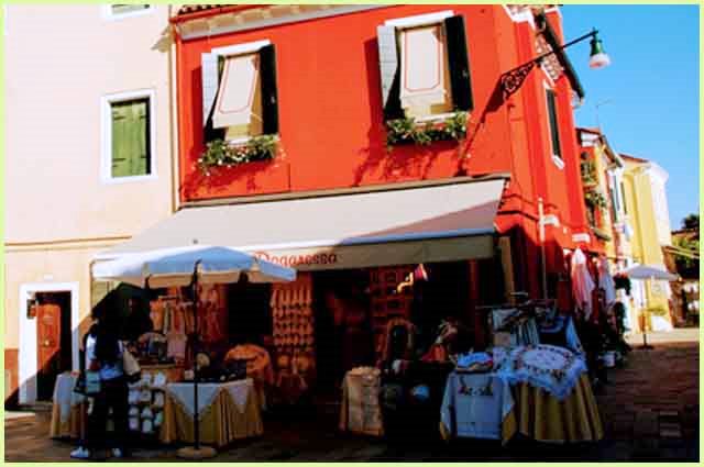 Guida turistica di Burano: cosa vedere e fare, come arrivare, dove mangiare...